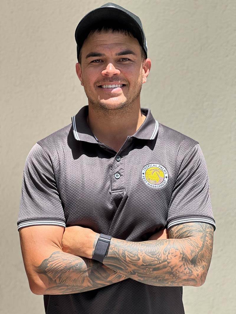 Kurt Bradshaw from Tropical Palms Pest Management explaining cockroach treatment options to a Cairns homeowner